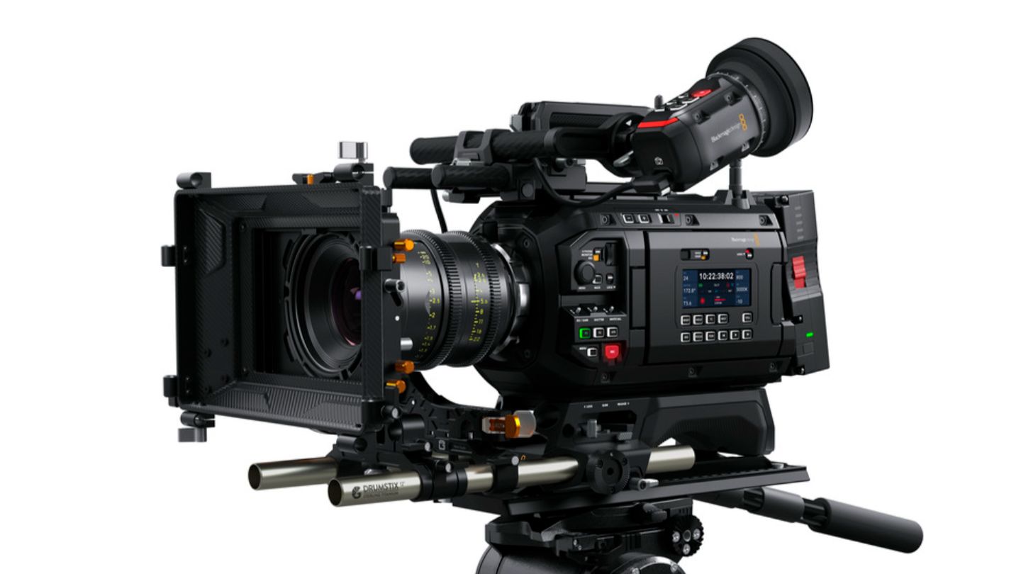 Blackmagic-URSA-Cine-12K-LF-100G-Angle.jpg